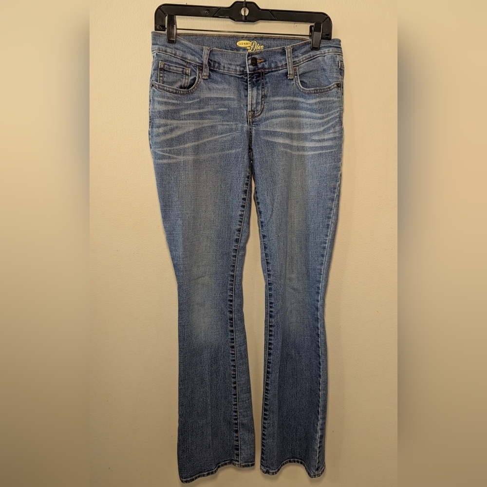 Old Navy The Diva Low-Rise Flare Jeans Medium Wash Whiskered Women's Size 4
